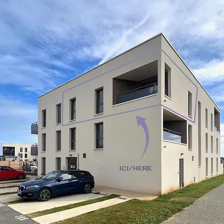 Brand New, Fully Equipped, Comfortable Lägenhet *