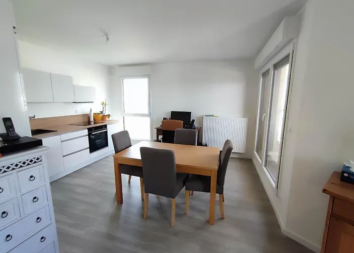 Brand New, Fully Equipped, Comfortable *